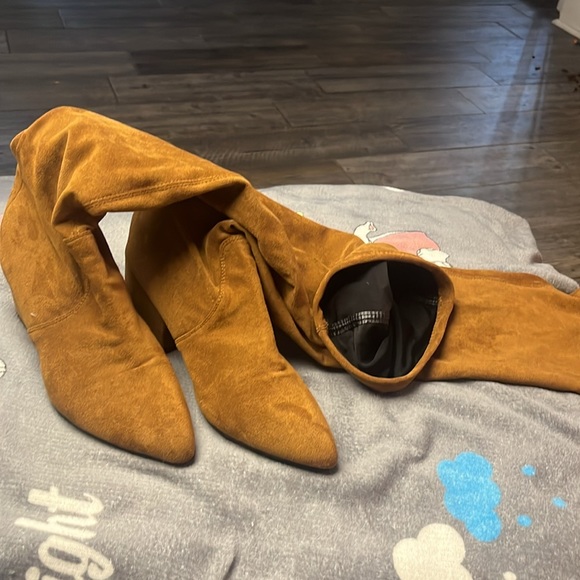 Boutique brand, over-the-knee stretch suede like women’s size 8.5 boots - Picture 4 of 6